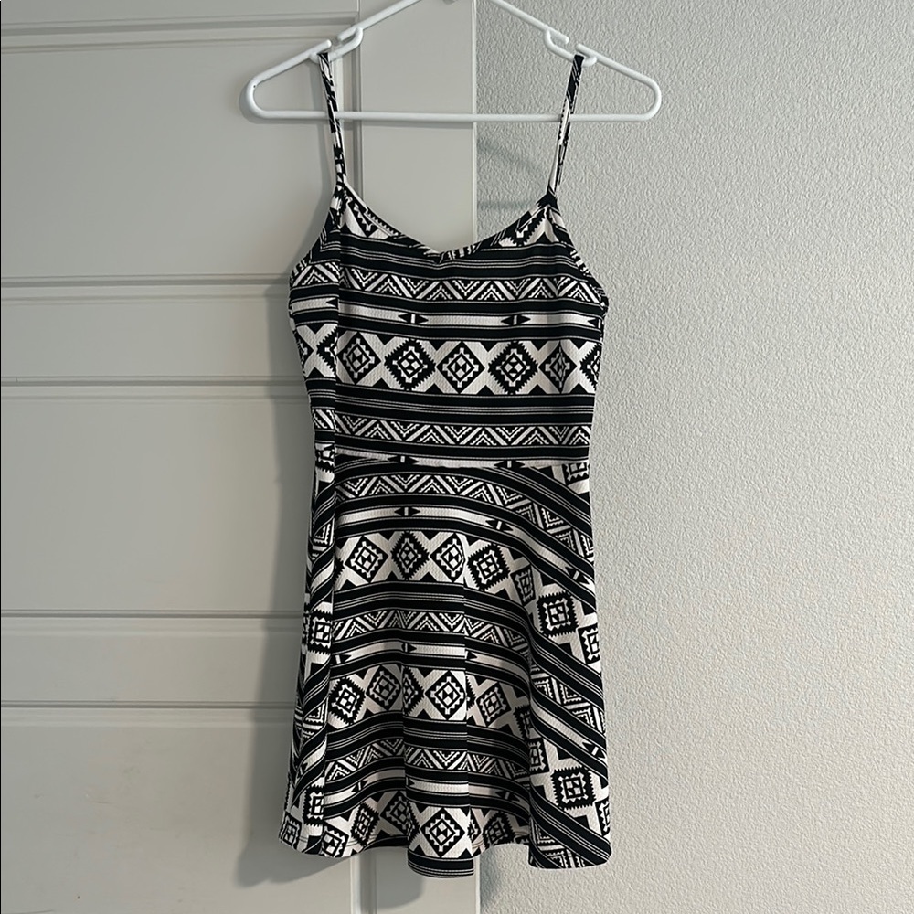 Finesse Black and White Sleeveless Mini Sundress